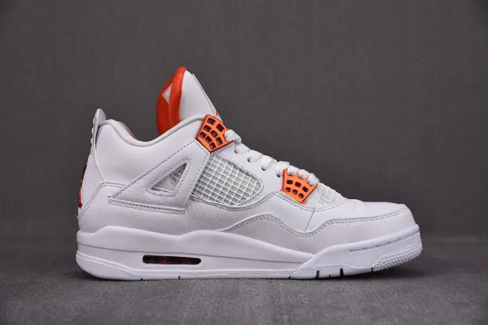 AIR JORDAN 4 