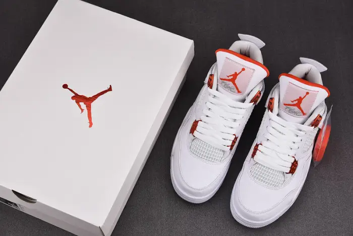 AIR JORDAN 4 