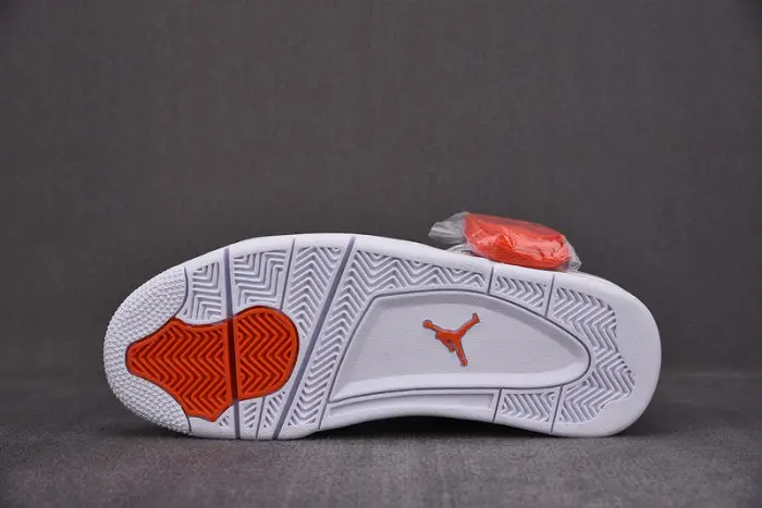 AIR JORDAN 4 