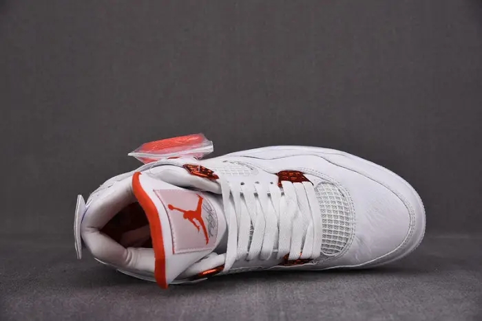 AIR JORDAN 4 