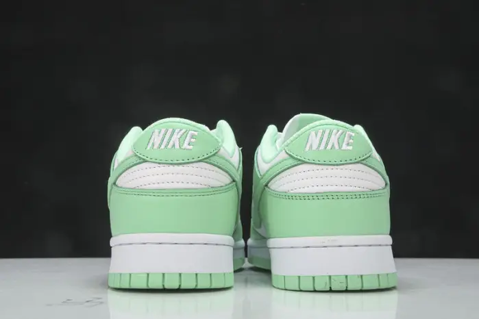 Nike Dunk Low Green Glow 