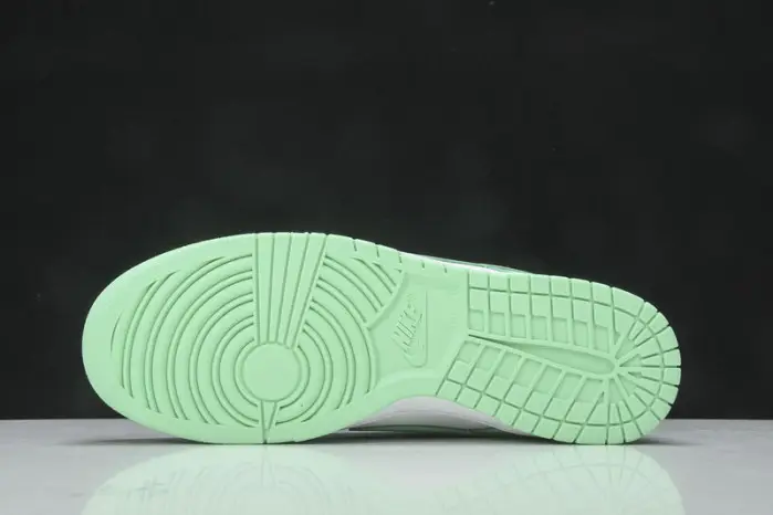 Nike Dunk Low Green Glow 