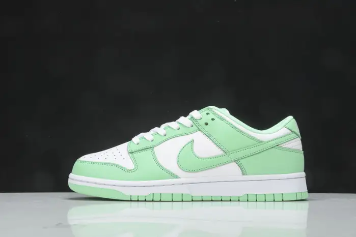 Nike Dunk Low Green Glow 