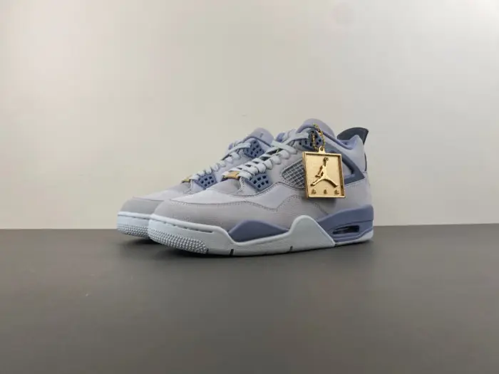 Air Jordan 4 UNC Tar Heels PE 