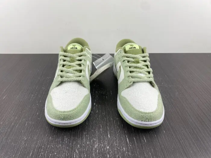 Nike WMNS DUNK LOW SE 'FLEECE - HONEYDEW' 