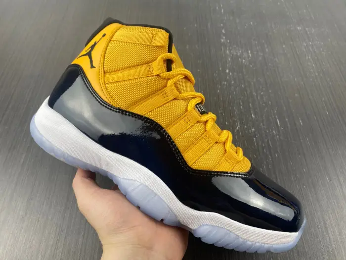 AIR JORDAN 11 