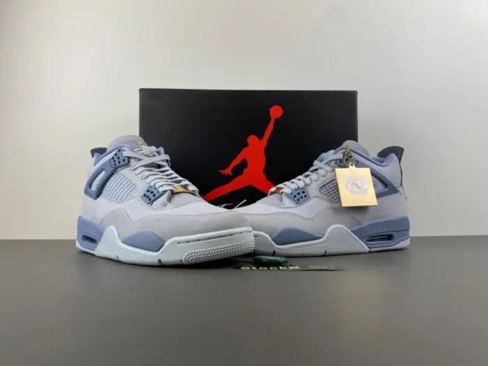 Air Jordan 4 UNC Tar Heels PE 