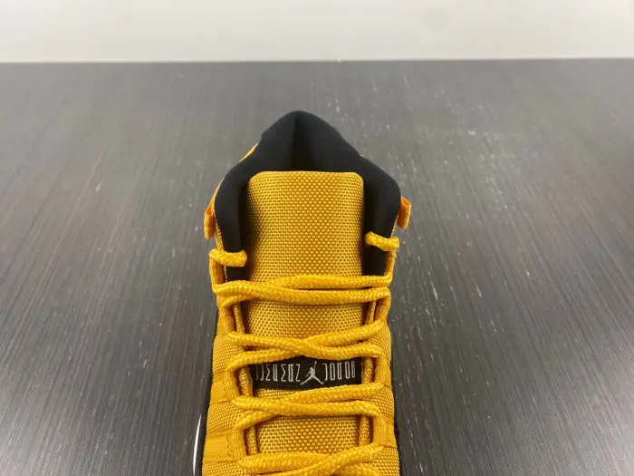 AIR JORDAN 11 