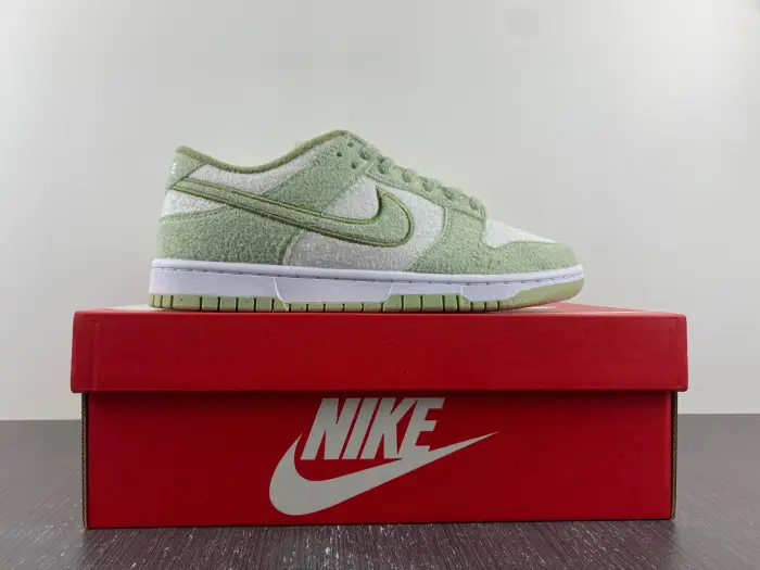 Nike WMNS DUNK LOW SE 'FLEECE - HONEYDEW' 