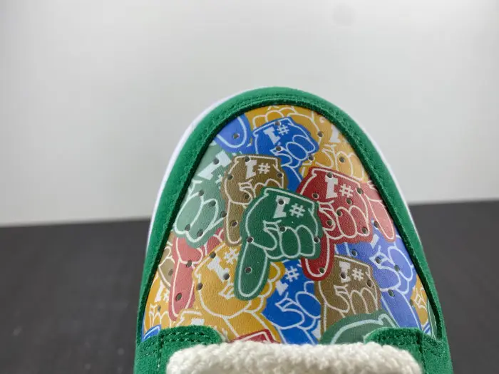 Nike DUNK LOW 'FOAM FINGER' 