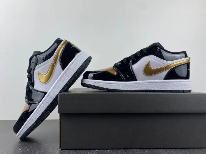 AIR JORDAN 1 LOW SE GS 'GOLD TOE' 