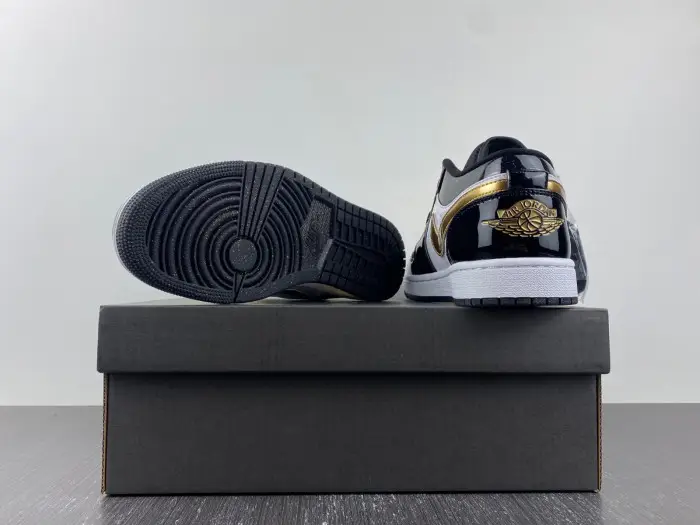 AIR JORDAN 1 LOW SE GS 'GOLD TOE' 