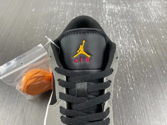 AIR JORDAN 1 LOW SE 'VIVID ORANGE' 