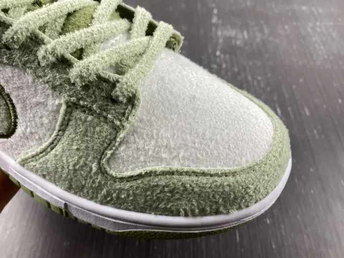 Nike WMNS DUNK LOW SE 'FLEECE - HONEYDEW' 
