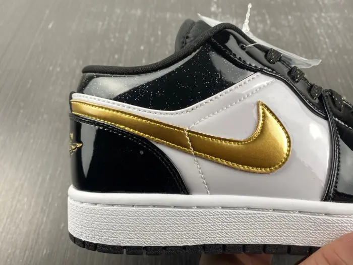 AIR JORDAN 1 LOW SE GS 'GOLD TOE' 