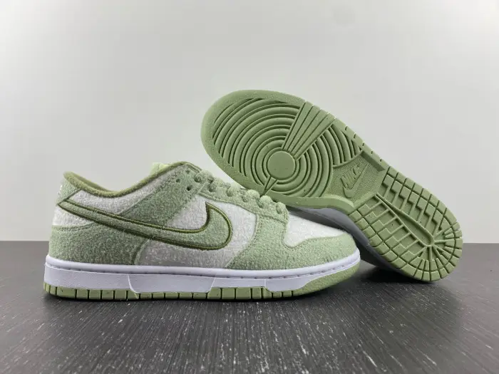 Nike WMNS DUNK LOW SE 'FLEECE - HONEYDEW' 