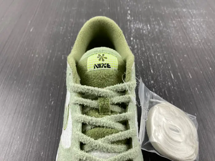 Nike WMNS DUNK LOW SE 'FLEECE - HONEYDEW' 