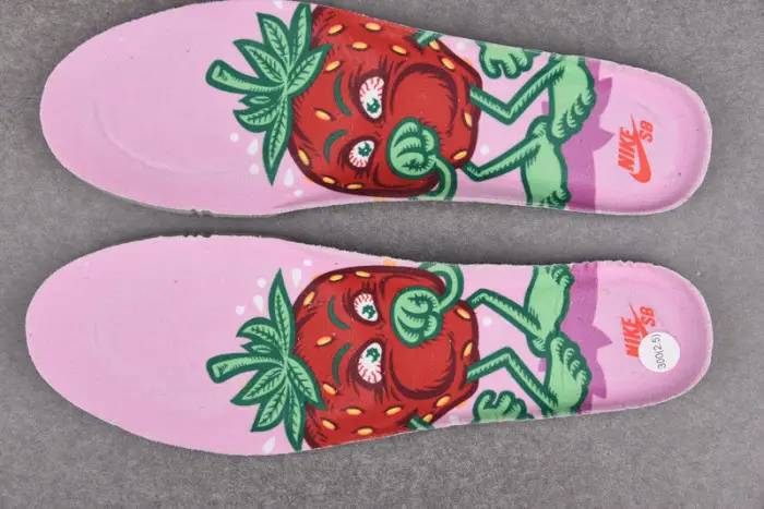 Nike SB Dunk High Strawberry Cough 