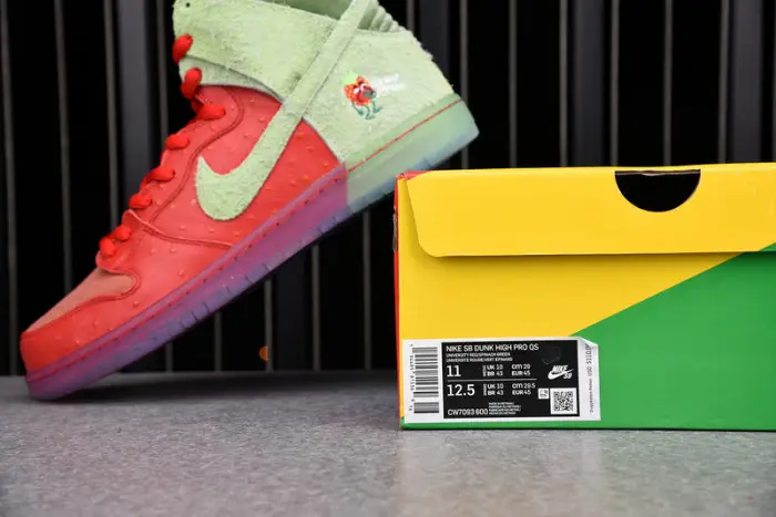 Nike SB Dunk High Strawberry Cough 