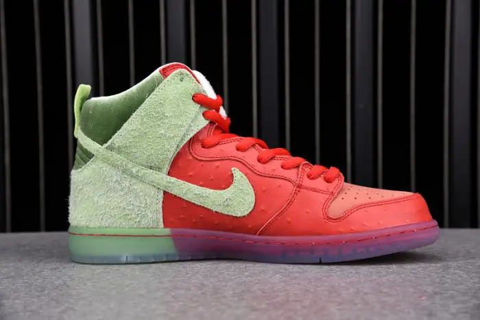 Nike SB Dunk High Strawberry Cough 