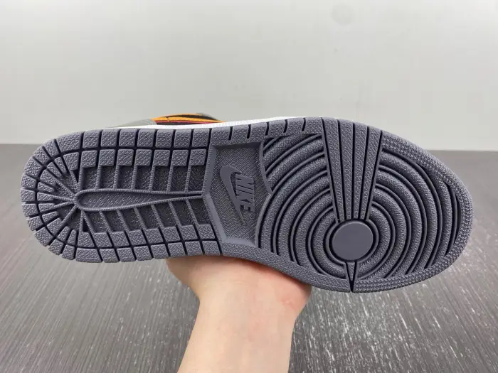 AIR JORDAN 1 LOW SE 'VIVID ORANGE' 