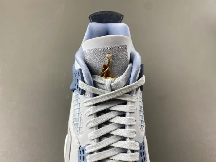 Air Jordan 4 UNC Tar Heels PE 