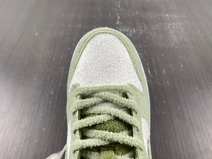 Nike WMNS DUNK LOW SE 'FLEECE - HONEYDEW' 