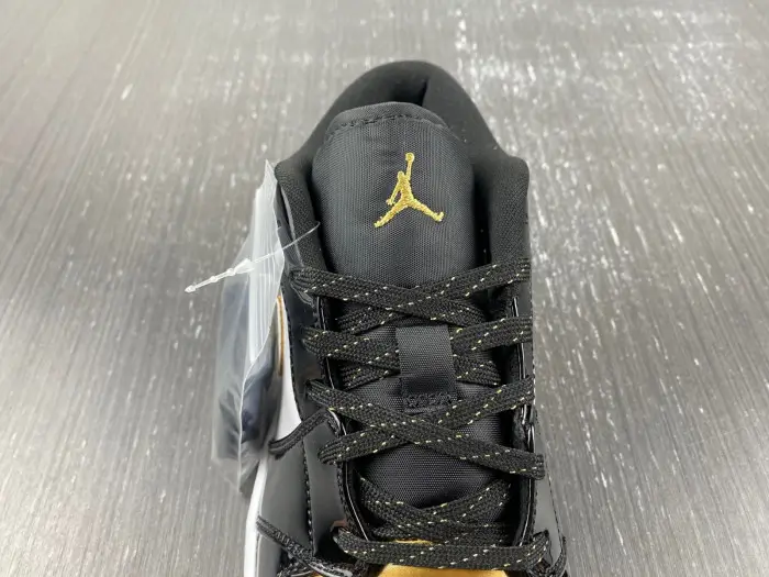 AIR JORDAN 1 LOW SE GS 'GOLD TOE' 