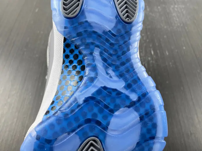 AIR JORDAN 11 LOW 