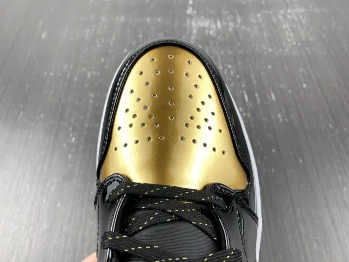 AIR JORDAN 1 LOW SE GS 'GOLD TOE' 
