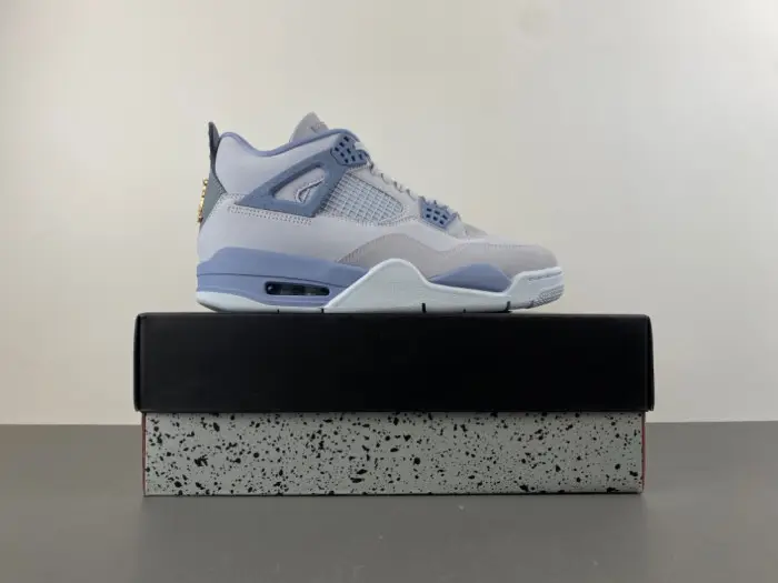 Air Jordan 4 UNC Tar Heels PE 