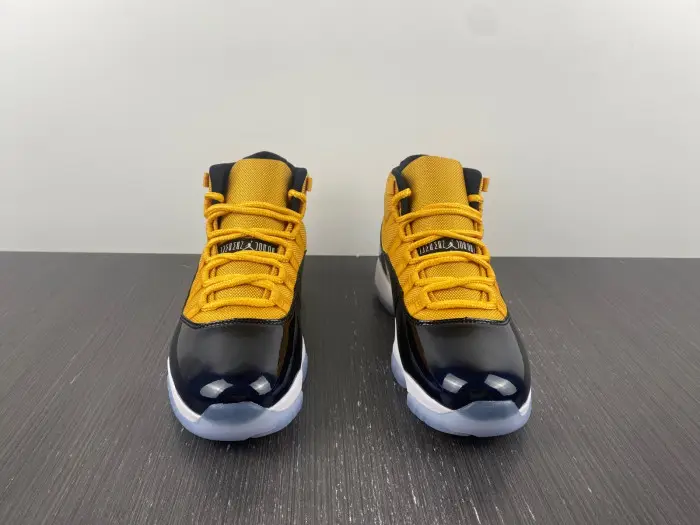 AIR JORDAN 11 