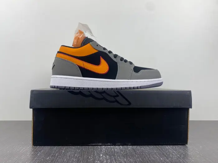 AIR JORDAN 1 LOW SE 'VIVID ORANGE' 