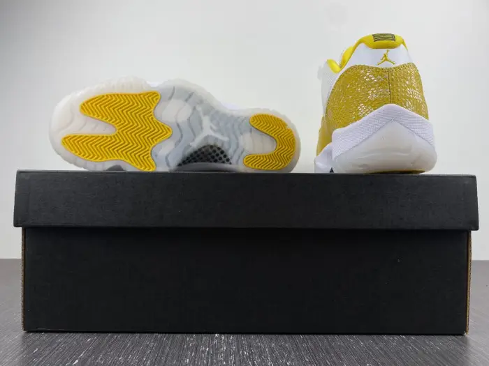Air Jordan WMNS AIR JORDAN 11 LOW 'YELLOW SNAKESKIN'  DDF531