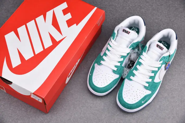 Nike Dunk SB Road Sign 