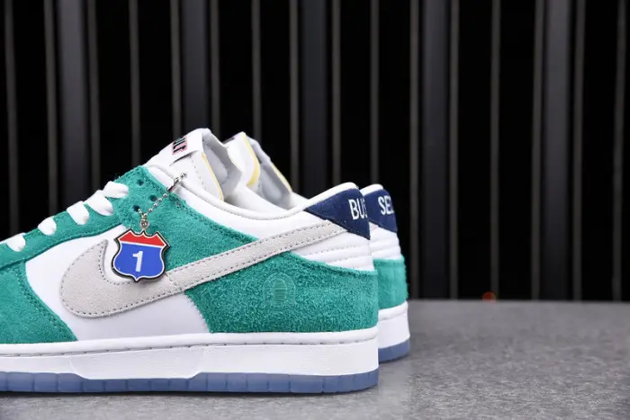 Nike Dunk SB Road Sign 
