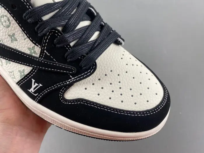 Travis Scott x Air Jordan LV 