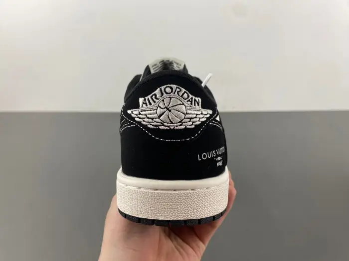 Travis Scott x Air Jordan LV 