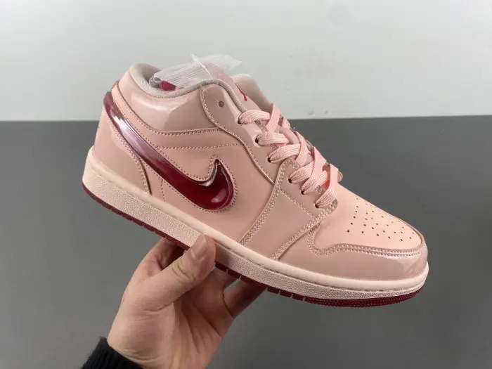 Air Jordan 1 Retro Low 