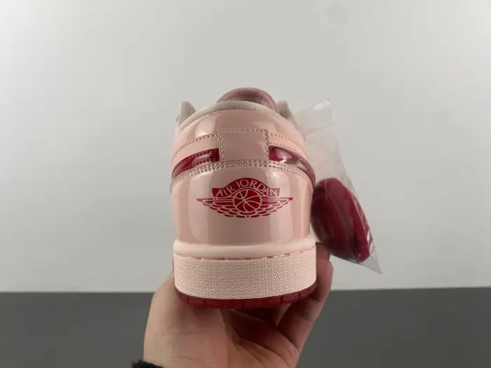 Air Jordan 1 Retro Low 