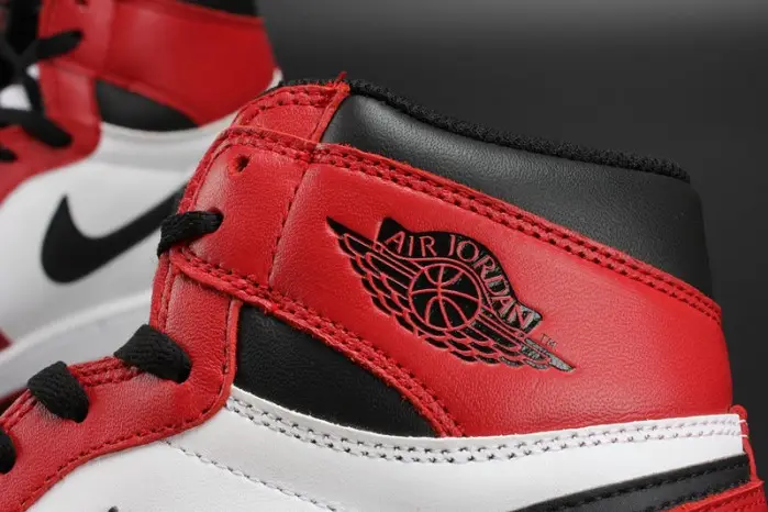 Air Jordan 1 Retro High OG Chicago Red 