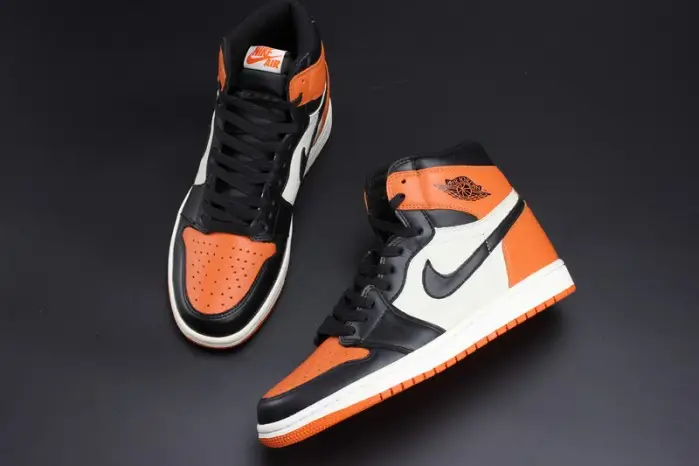 AIR JORDAN 1 RETRO HIGH OG 