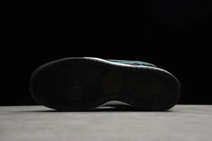 nike sb dunk low Di*m*nd s*pply co black Di*m*nd 
