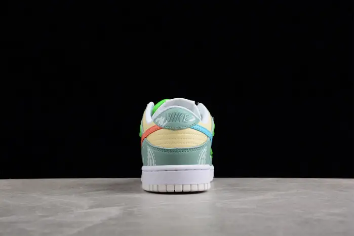 NIKE DUNK LOW TROPICAL TWIST 