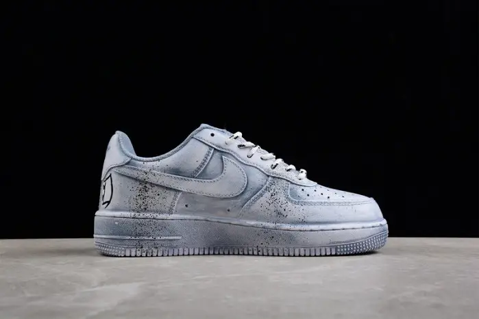 NIKE AIR FORCE 1 LOW 