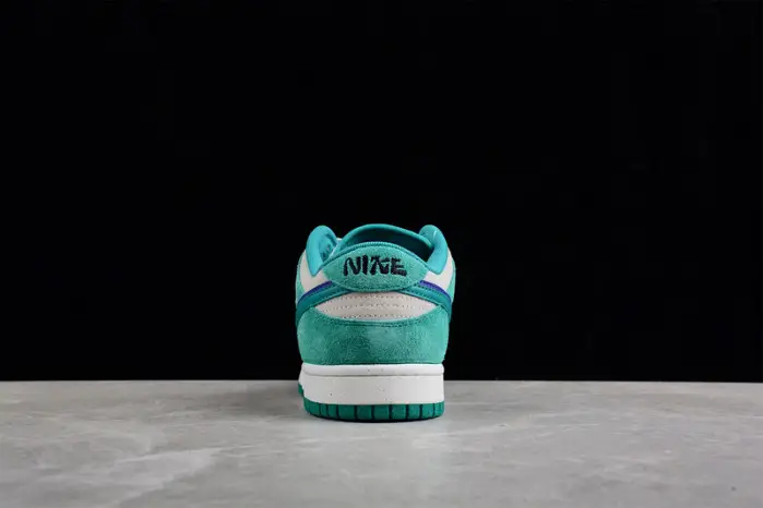 Nike Dunk Low SE 