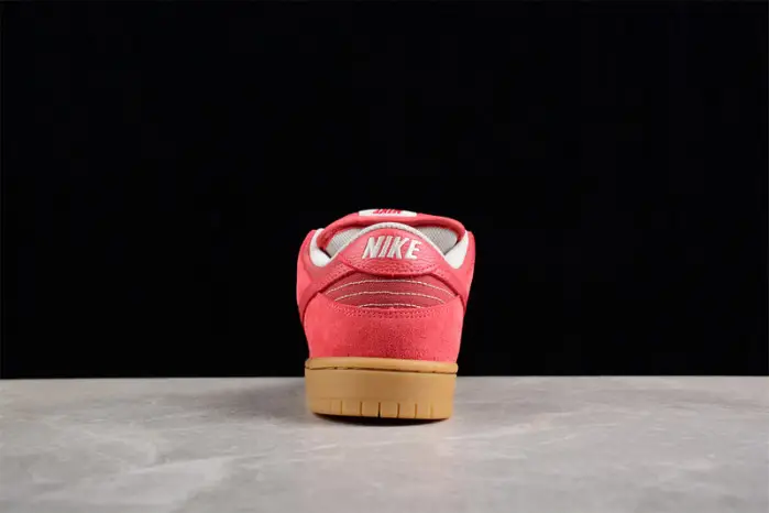 NIKE SB DUNK LOW 'RED GUM' 