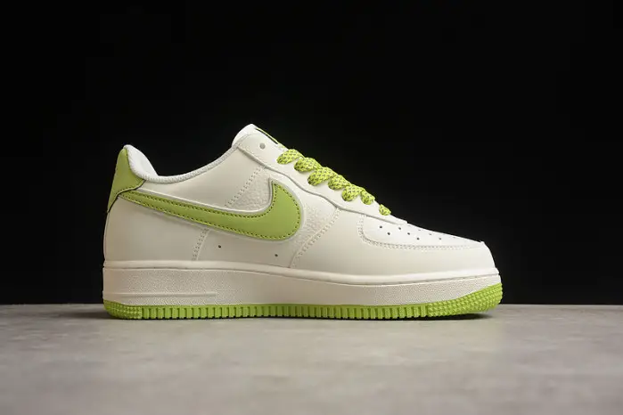 NIKE AIR FORCE SNEAKER 