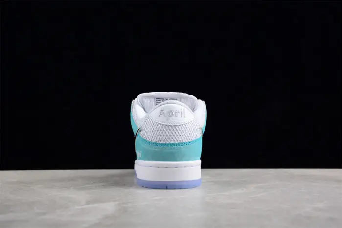April Skateboards x Nk SB Dunk Low 