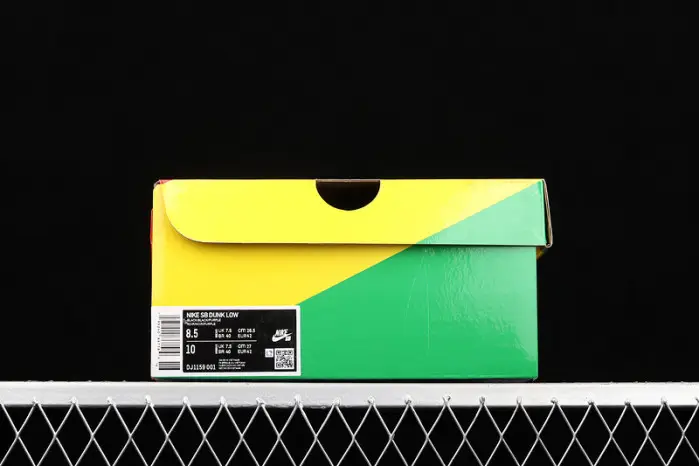 Familia Nike SB Dunk Low First Avenue Prince 